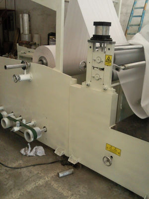 Control 380V del PLC que raja la máquina de la fabricación del rollo de retrete