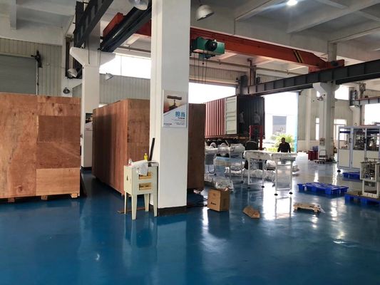 7.5KW transportan la máquina del tejido facial de la correa, 40 paquetes/Min Tissue Paper Production Machine