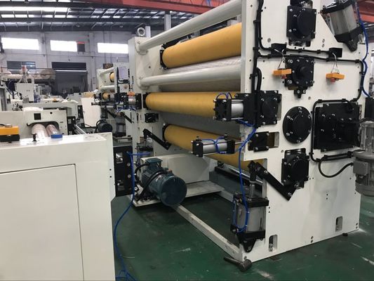 Rollo de retrete no tejido del rollo enorme que raja que hace la máquina