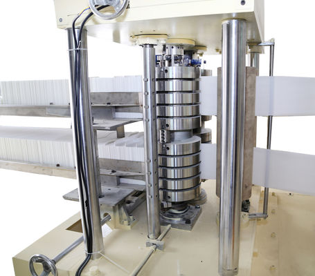 Cuatro líneas 4000 hojas/Min Napkin Embossing Machine